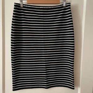 Cute and comfortable! Max Studio skirt